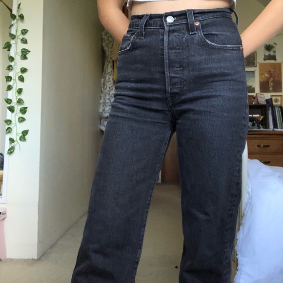 Levi’s Ribcage Straight ❤️‍🔥 (SOLD) - Picture 3 of 4